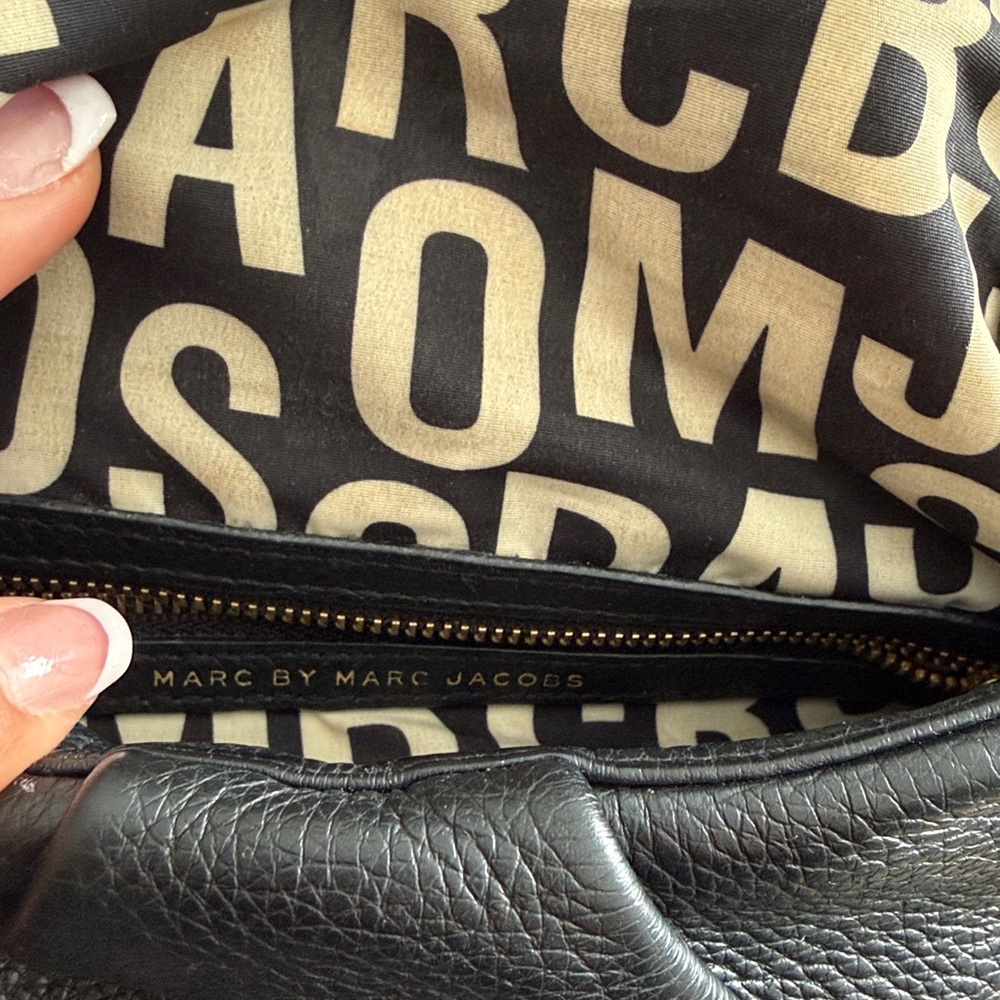 Marc Jacobs Black Pebbled Leather Crossbody Bag with Gold Hardware - Picture 4 of 4